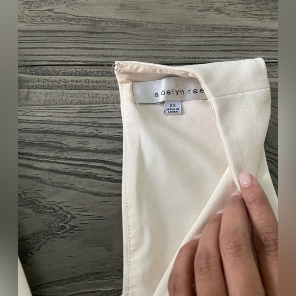 Adelyn Rae XS Cream Top - Picture 2 of 3